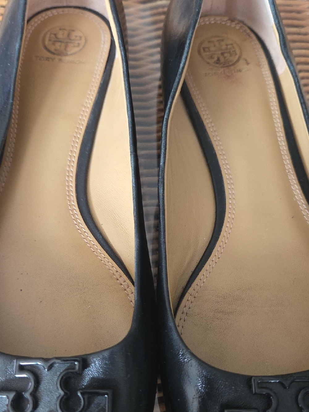 Tory Burch Black Leather Logo Ballet Flats - Picture 5 of 9